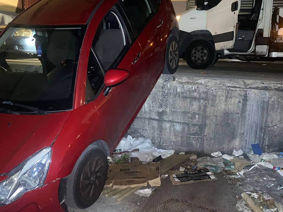 Voiture accidentée remorquée