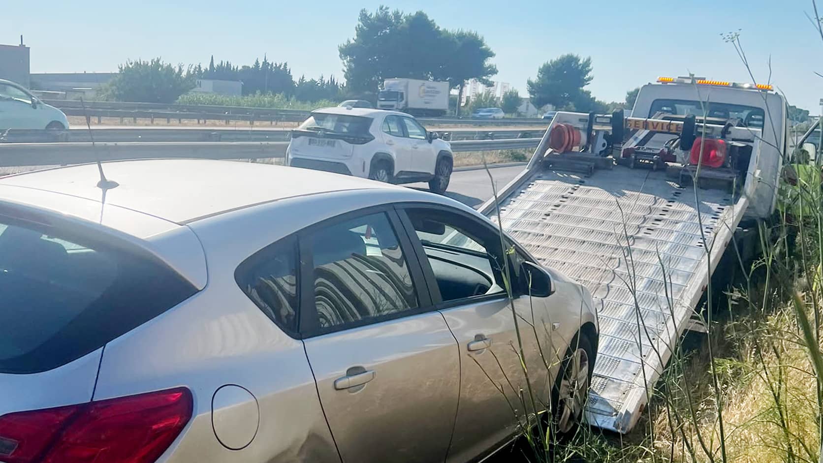 Remorquage sur le bord de la route à Marseille